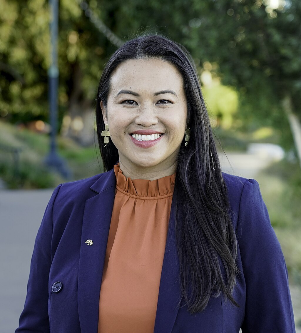 Mayor Thao Headshot 2