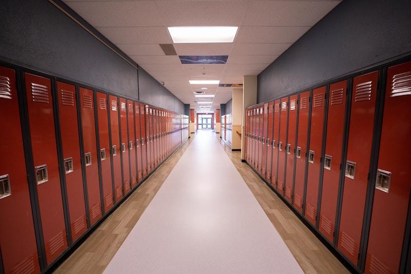 WMC F Bomb lockers dilan bandara unsplash 101320